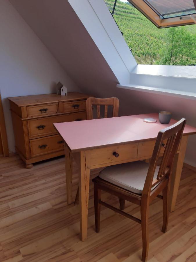 Giebelzimmer Mit Weinbergblick Stetten  Exteriör bild